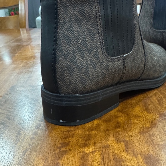 Michael Kors MK Monogram Chelsea Boots - Picture 6 of 12